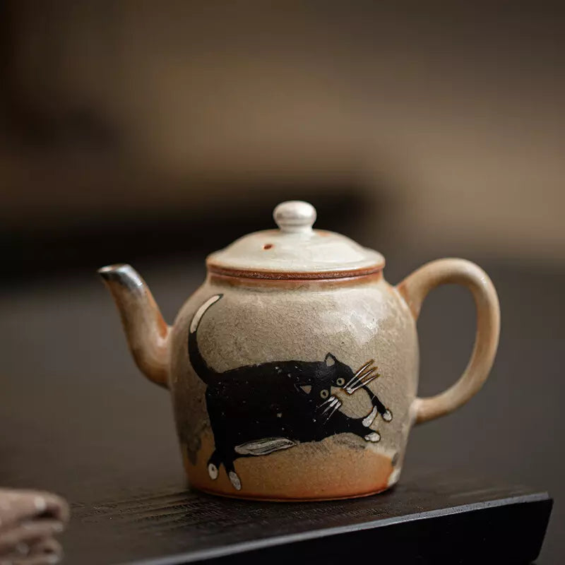 Lai Cai Teapot – Kaze Cat, 100ml Handcrafted Shino Ceramic