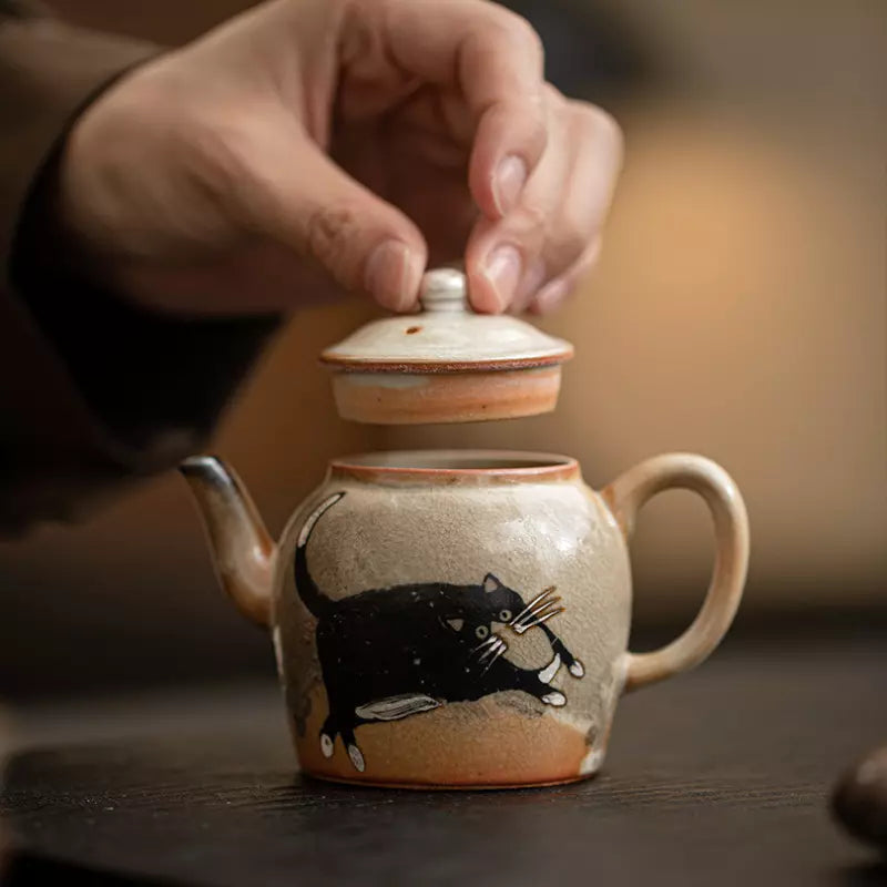 Lai Cai Teapot – Kaze Cat, 100ml Handcrafted Shino Ceramic